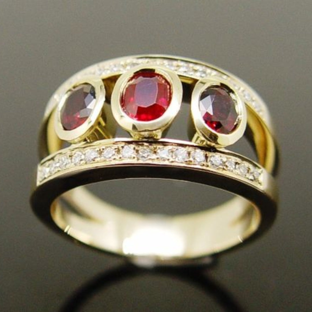 Vintage gold ring with red zirconia