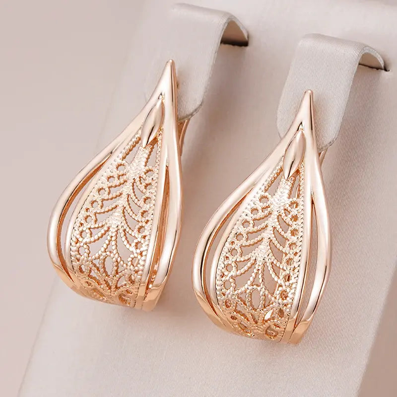 Shiny elegant hollow earrings