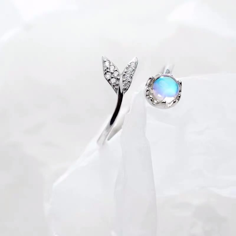 Adjustable Ring with Dolphin Tail in Silver and Blue Zirconia