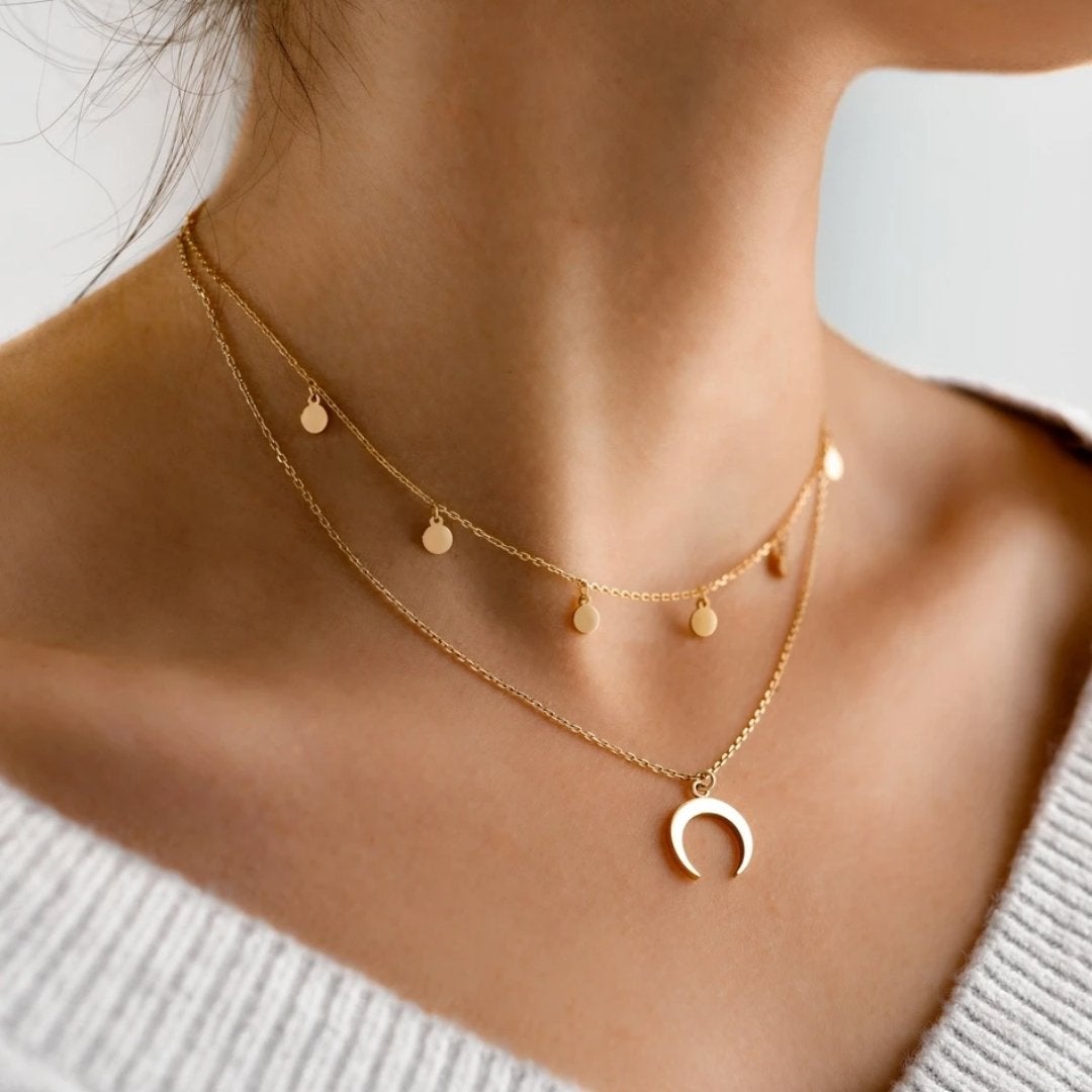 Moon necklace in gold