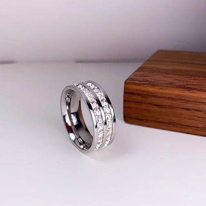Elegant ring with double zirconia inlay