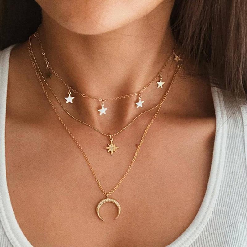 Moon necklace in gold