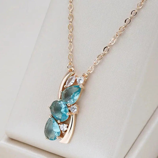 Elegant necklace made of blue crystal in gold