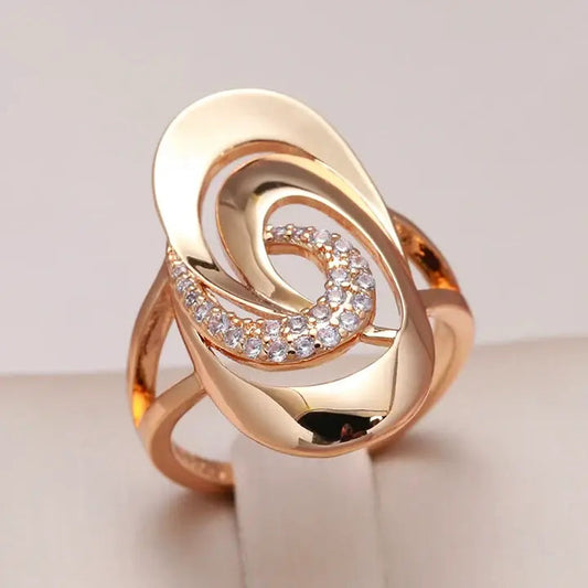 Elegant ring made of zirconia and gold