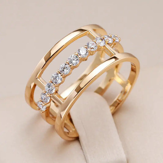 Ring with crusted zirconia made of gold