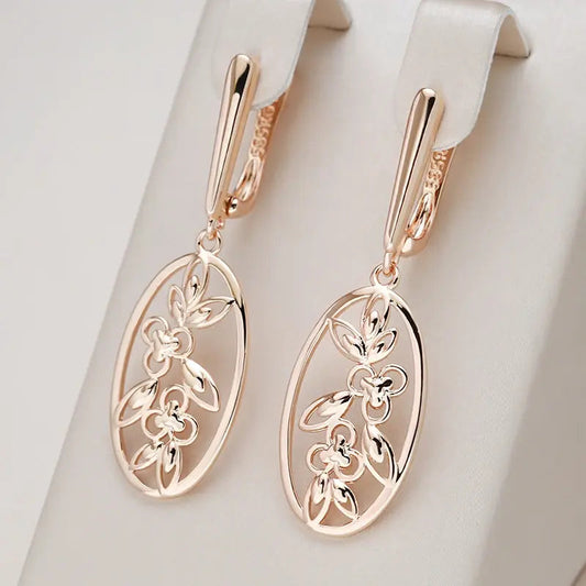 Elegant Round Earrings in Gold