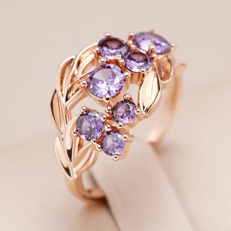 Elegant ring with crystal glass in the center