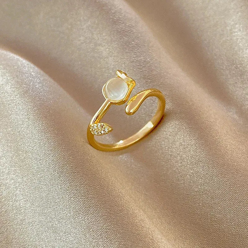 Ring made of tulip crystal in gold