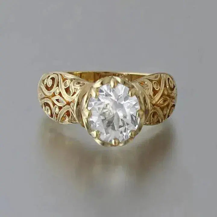 Elegant ring with white crystal