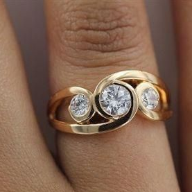 Gold spiral ring with zirconia