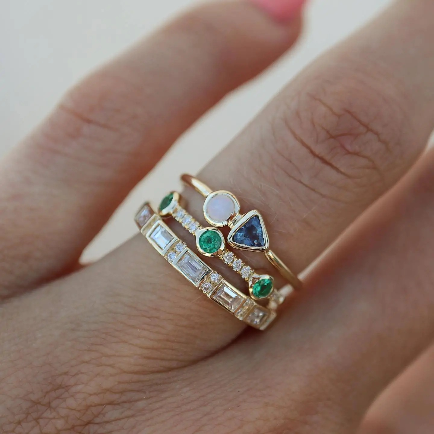 Vintage ring with white and green opal stones