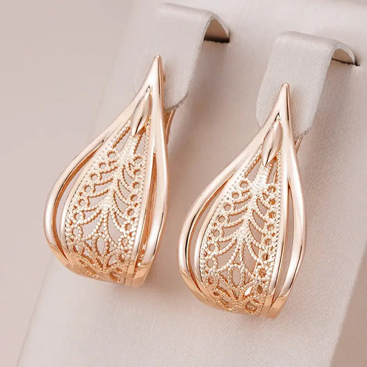 Shiny elegant hollow earrings