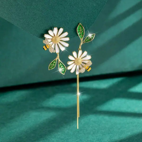 Elegant dangling daisy earrings