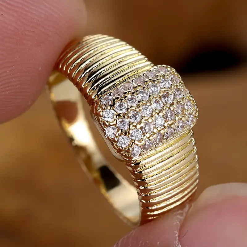 Noble gold ring with many small zirconia stones