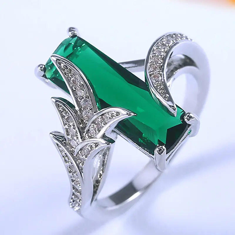 Silver ring with elegant green crystal