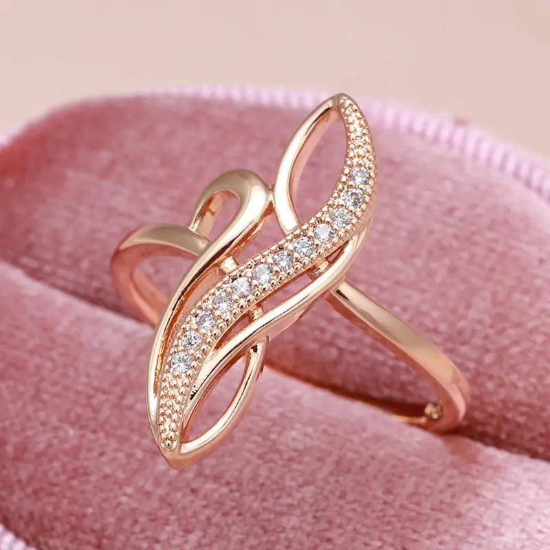 Luxurious Ring with Zirconia in Gold