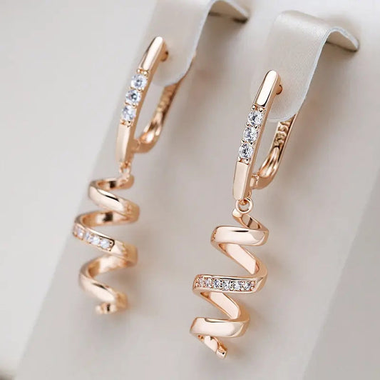 Elegant spiral earrings with zirconia in gold